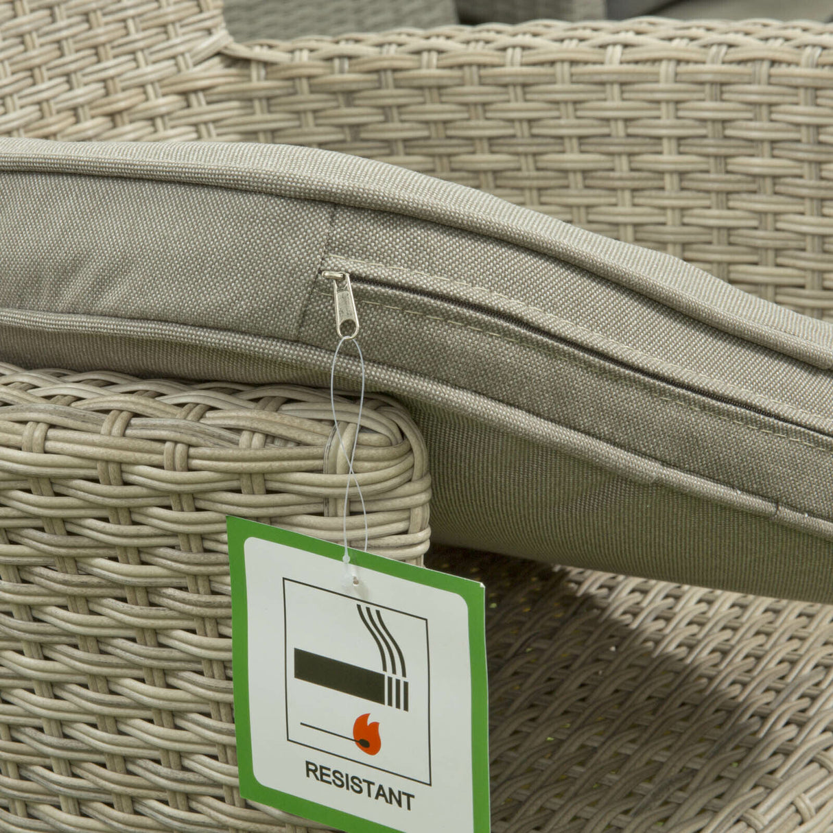 Sarasota 4 Seat Round Dining Set in Natural