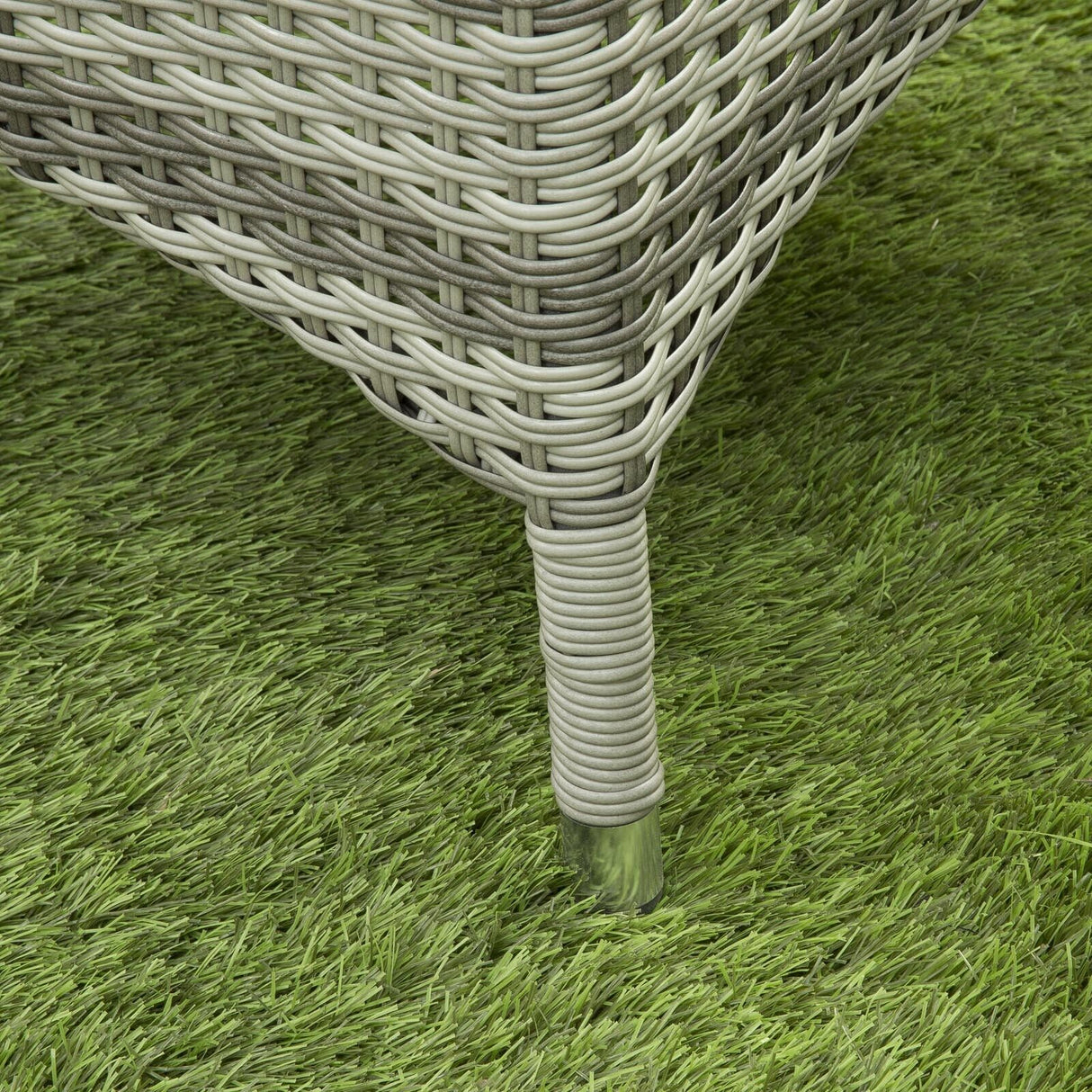 Sarasota 4 Seat Round Dining Set in Grey