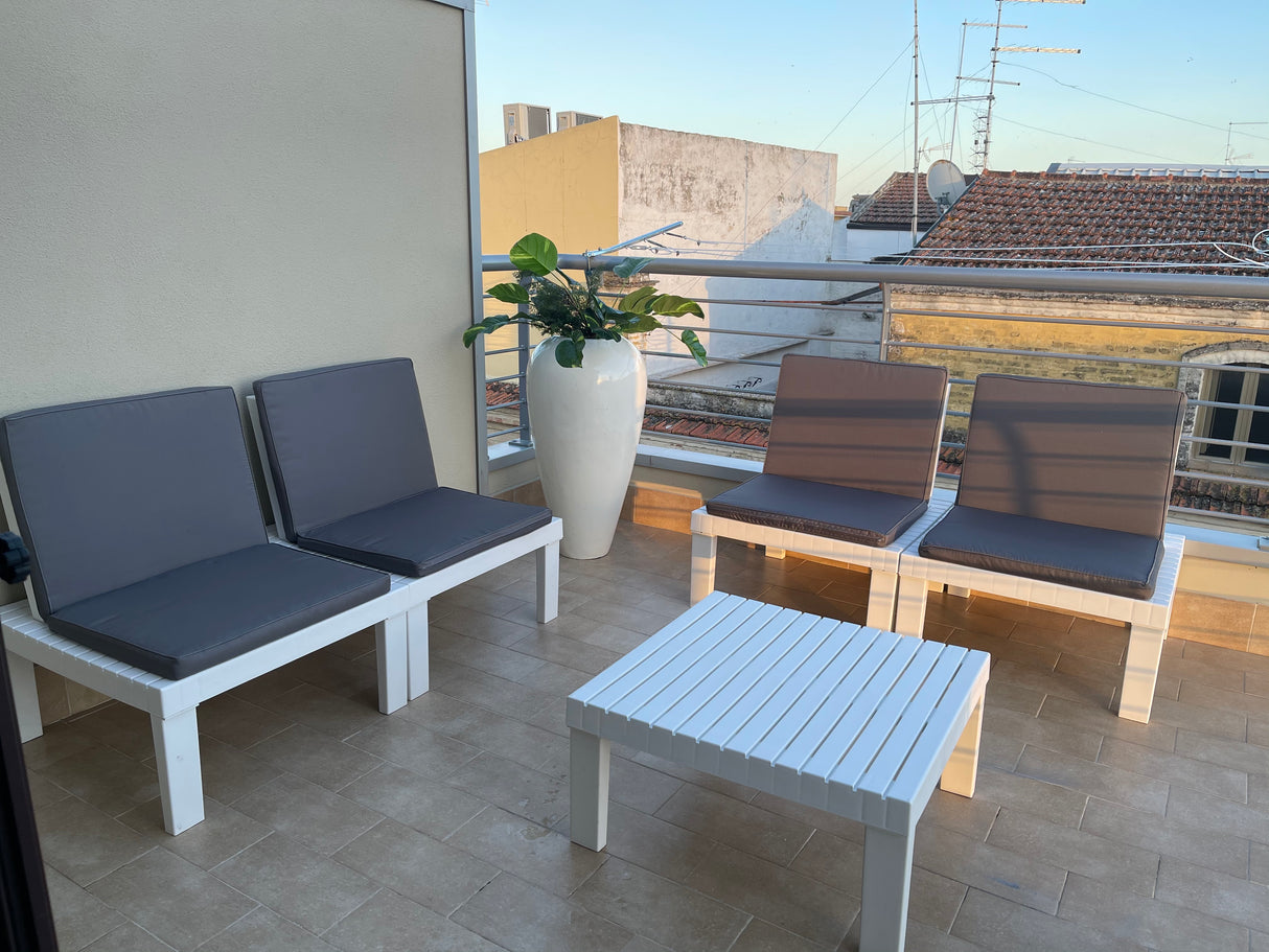 5 Piece Molok Garden Set - White with Grey Cushions