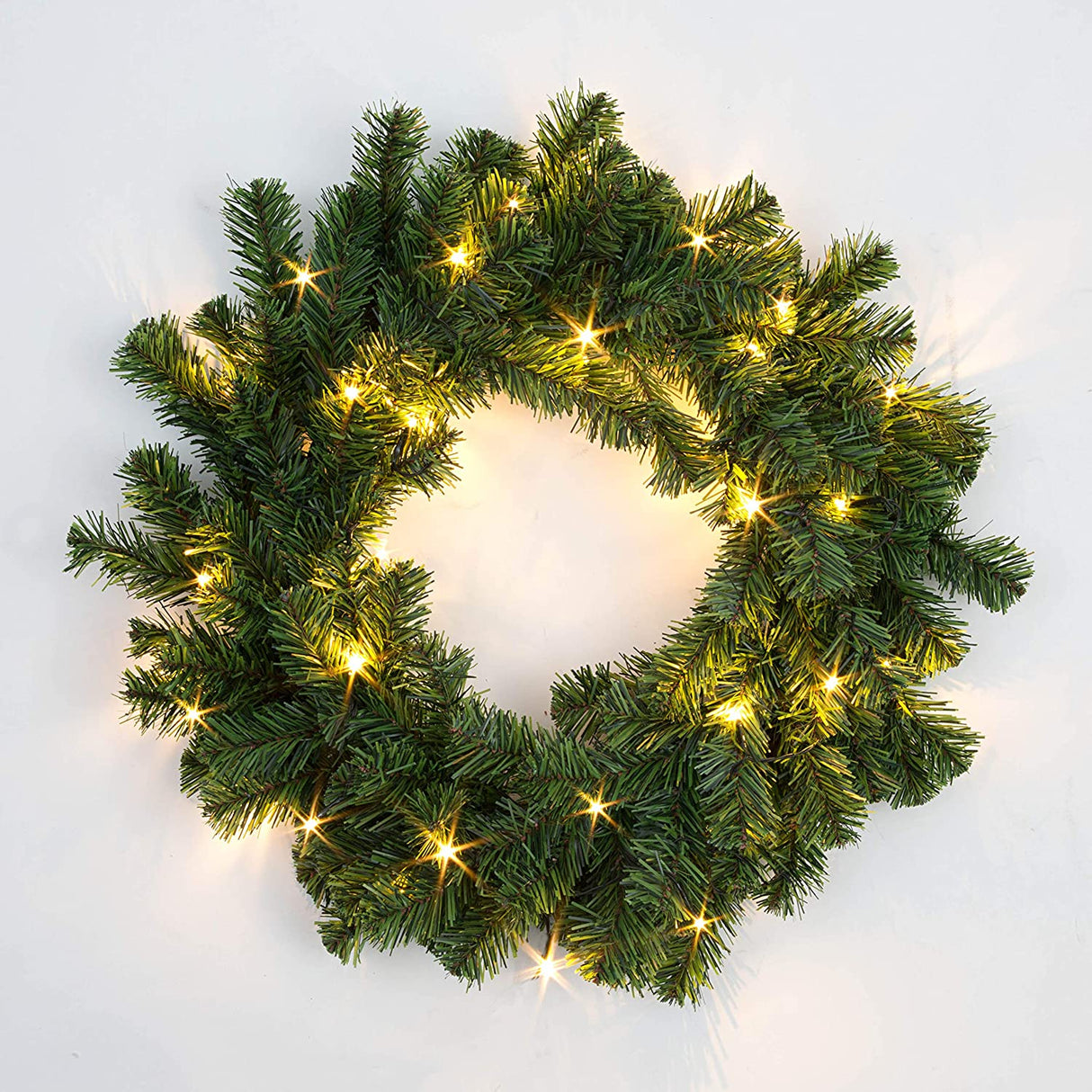 55cm Pre-Lit Green Christmas Wreath Alaskan Pine Warm White