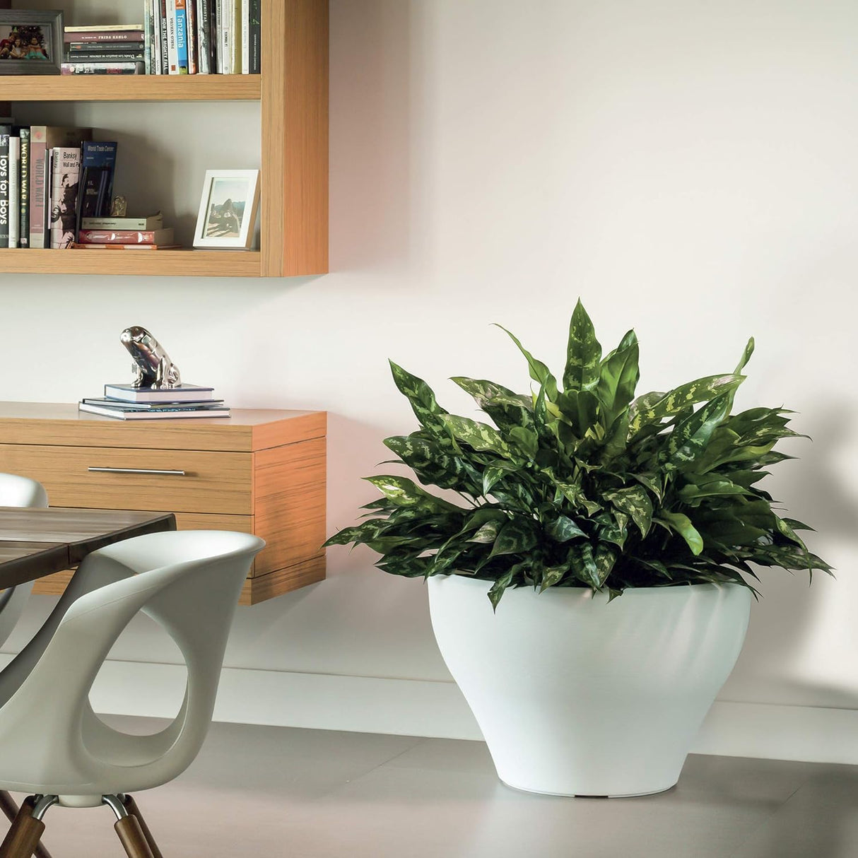 Crescent Garden Juno Round 16" Alpine White